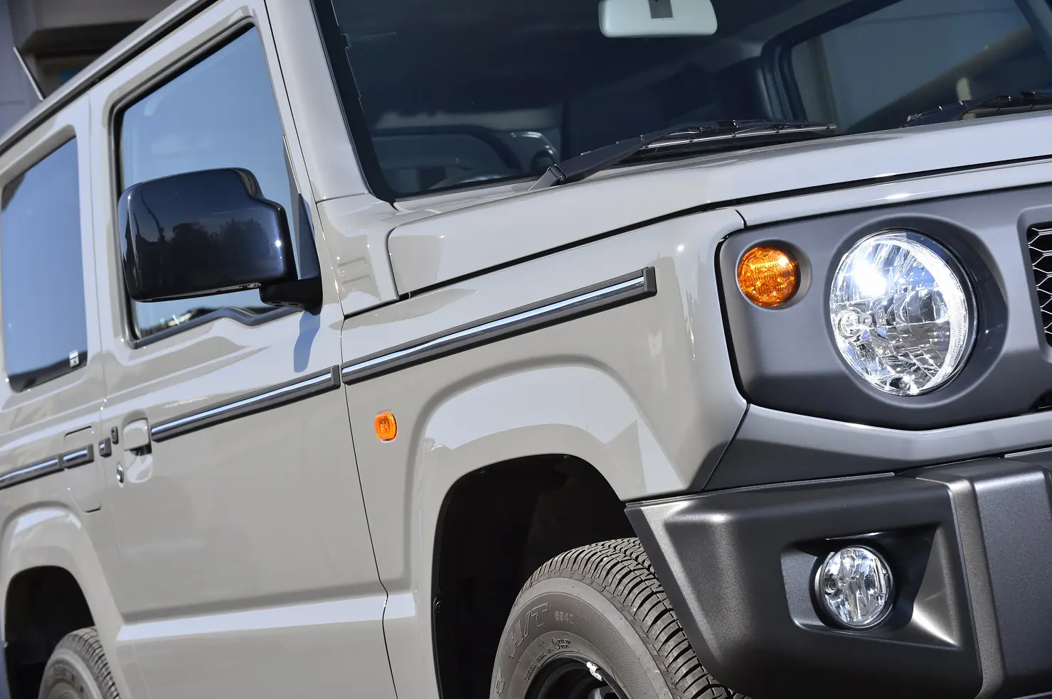 MEGUMI KOUBOU Silver TPO-G Molding for Suzuki Jimny JB64/JB74