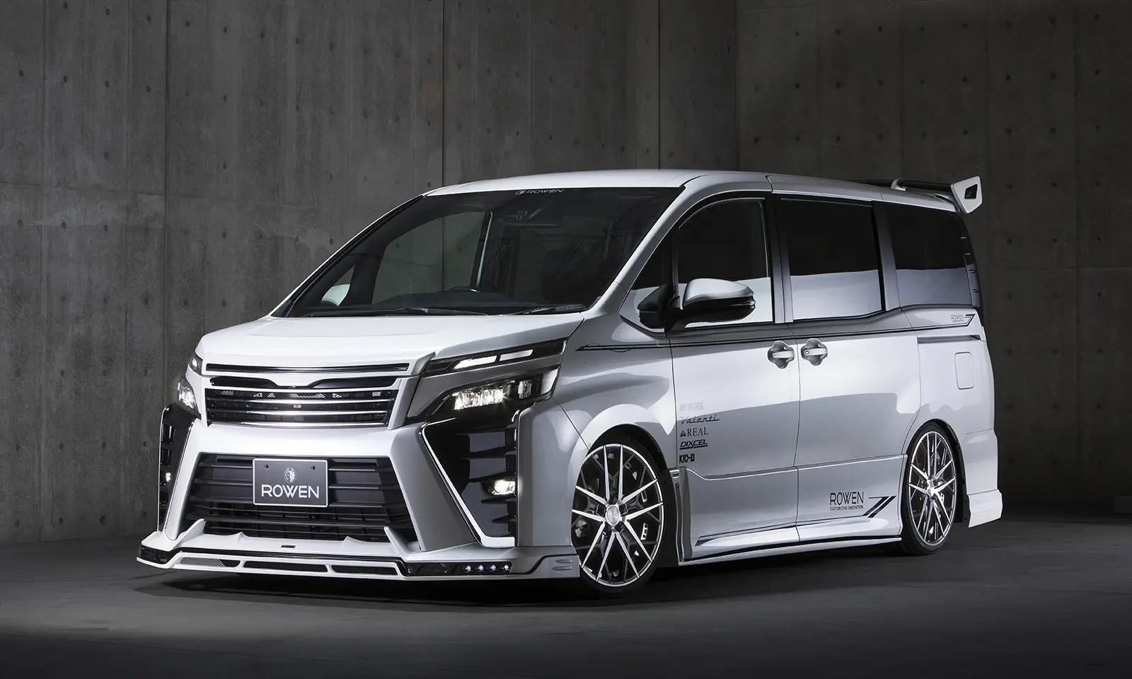 ROWEN Model Body Kit for Toyota Voxy ZS 2017.7～2018.12