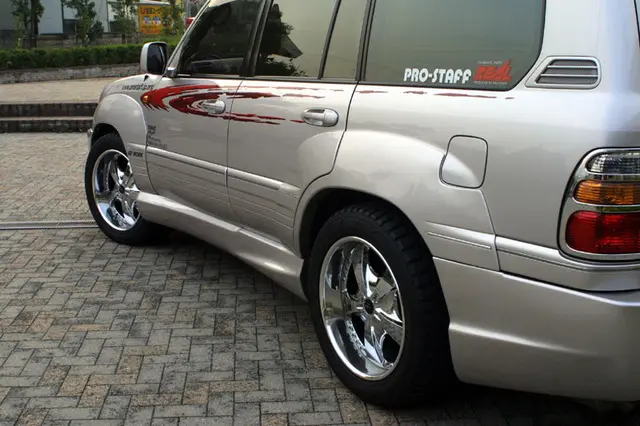 PRO-STAFF Side Skirt for Land Cruiser 100 Cygnus