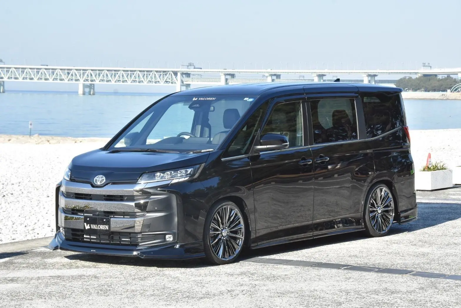 GEAL VALOREN Body Kit for NOAH 2022