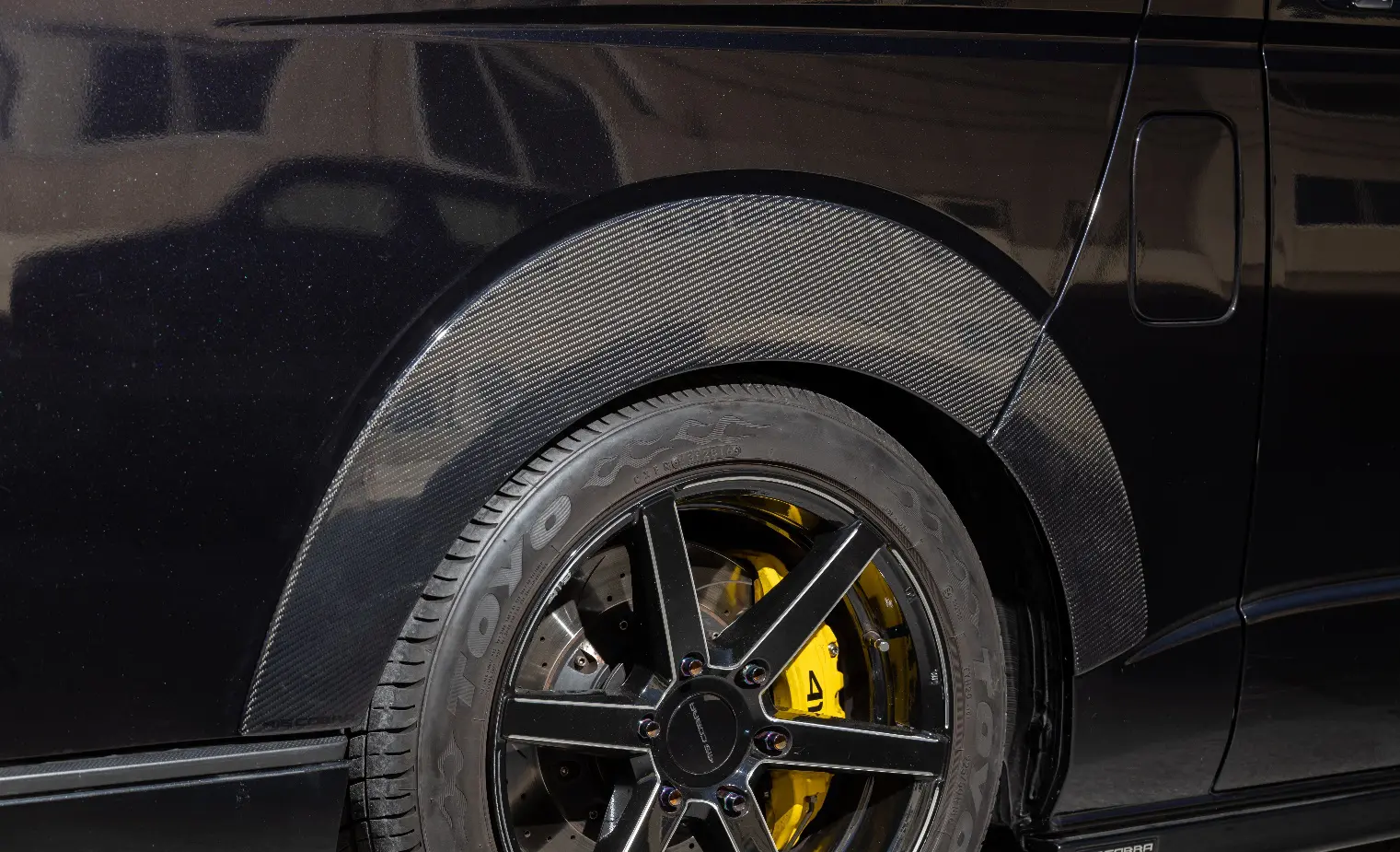 415COBRA Low Form Carbon Fender Trim for HIACE I~