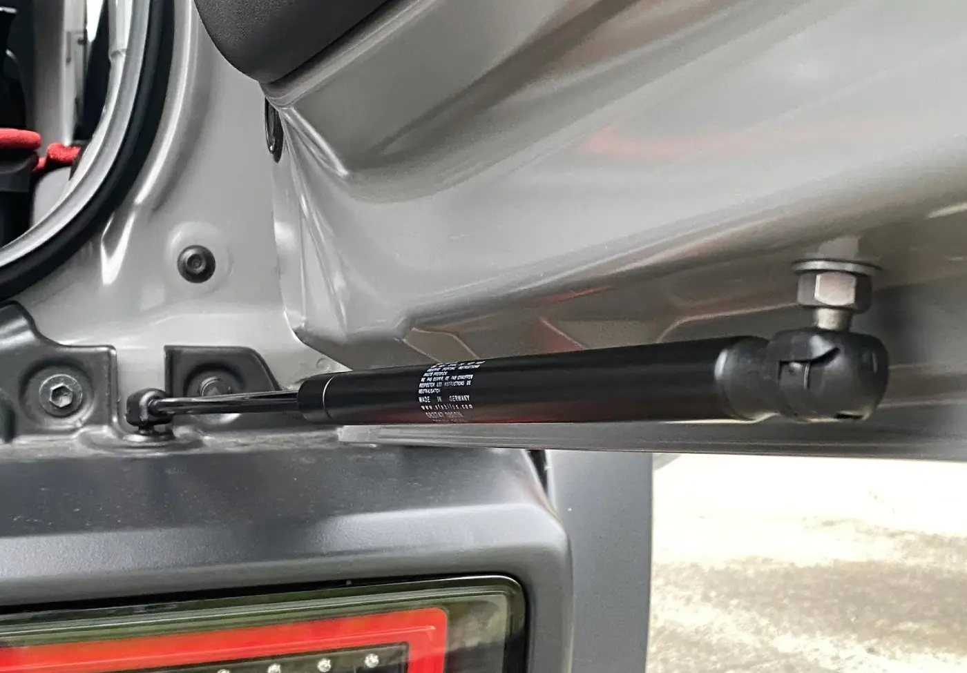 High Bridge Wide Open Rear Door Damper for JIMNY JB64/JB74