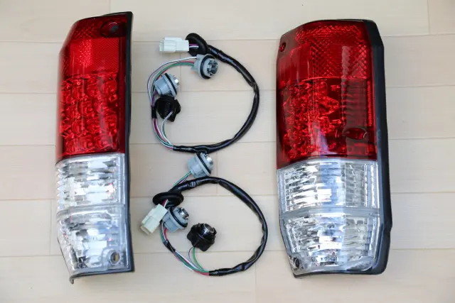 MOTORAGE LED Red Crystal Tail Lamp for Land Cruiser 70