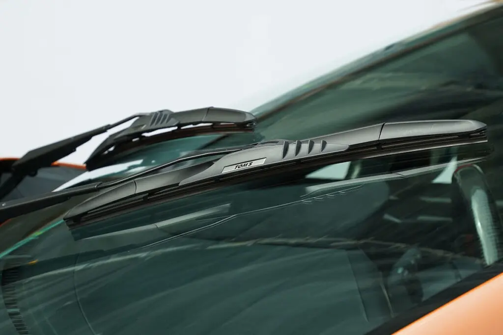 TOM'S Aero Wiper with Wing Deflector