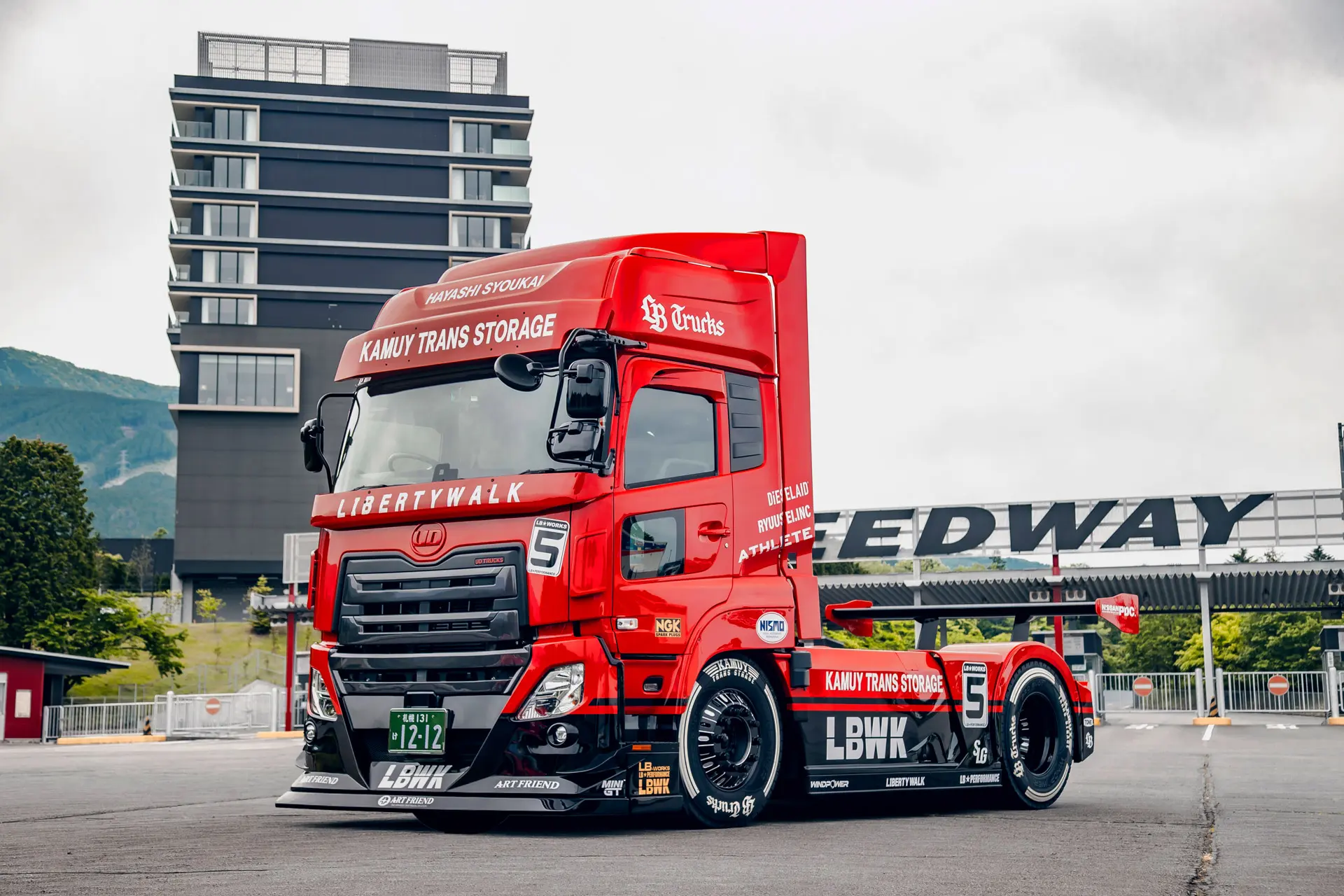 LB-TRUCKS AERODYNAMIC COMPONENTS KITS FOR UD QUON