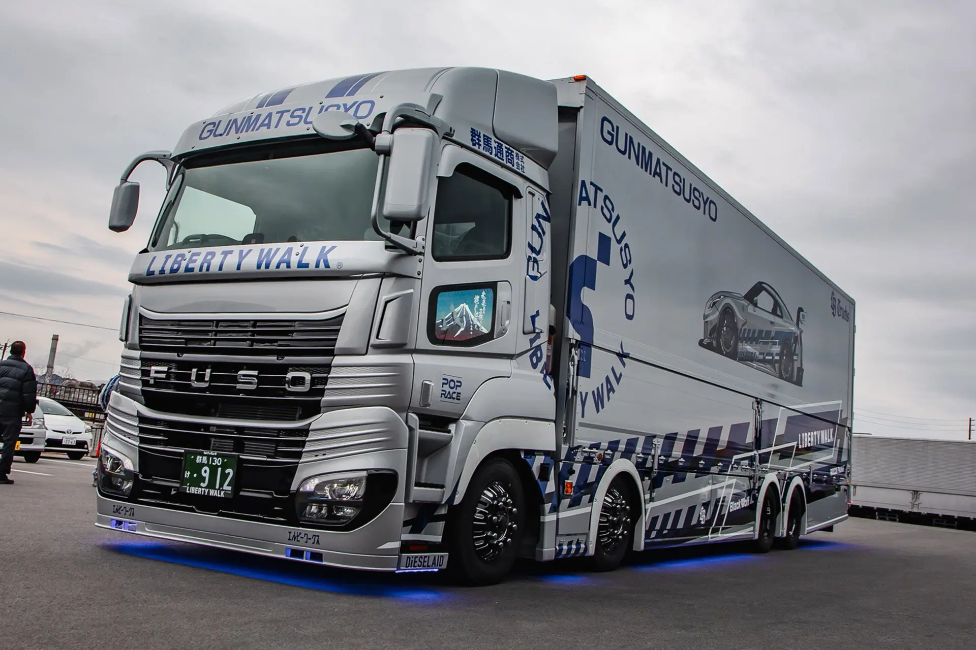 LB-TRUCKS COMPLETE BODY KIT FOR MITSUBISHI FUSO SUPER GREAT (24)