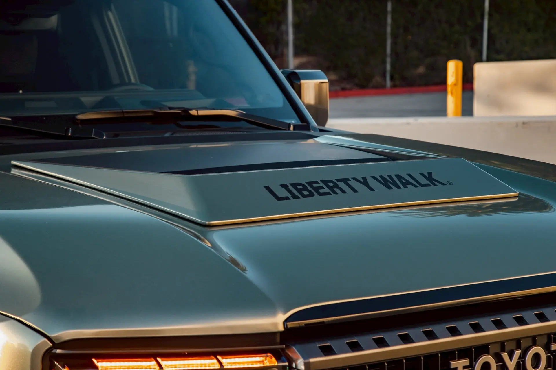 LIBERTY WALK LB-WORKS BONNET DUCT COVER FOR TOYOTA LAND CRUISER 250