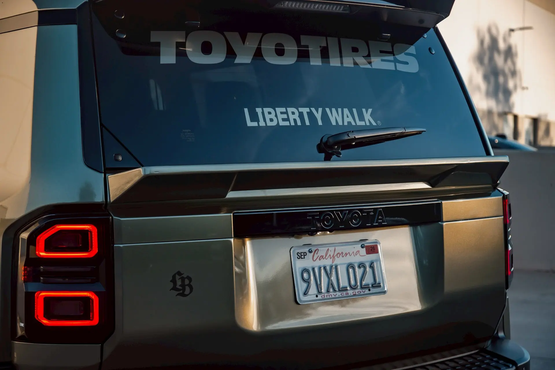 LIBERTY WALK LB-WORKS TRUNK SPOILER FOR TOYOTA LAND CRUISER 250