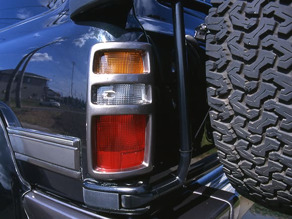 Elford Tail lens guard for Landcruiser 80