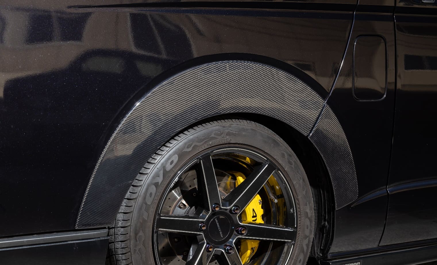 415COBRA Low Form Carbon Fender Trim for HIACE I~